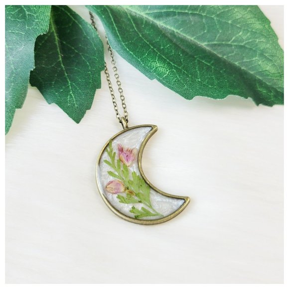 !!SOLD!! Floral Moon Necklace Lavender Green Pressed Flowers Crescent Pendant - Picture 9 of 10